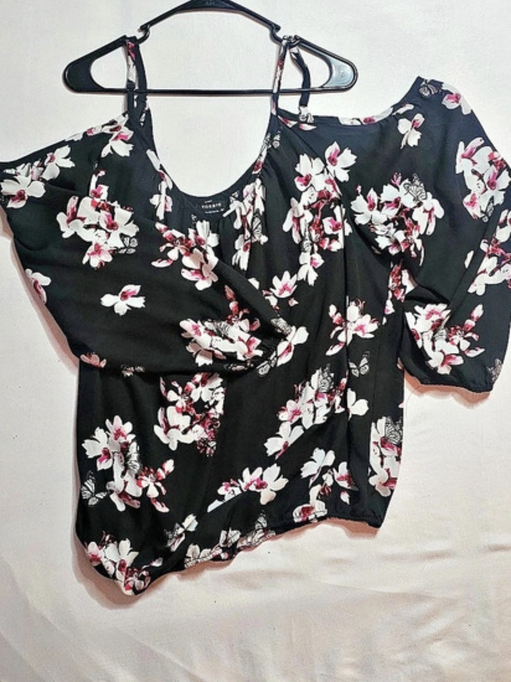 Torrid Floral Blouse in Black & Pink Size 4 Like New